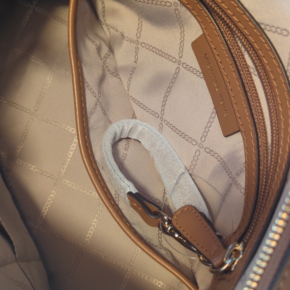 Michael Kors Bedford Travel Medium Duffel Satchel - Picture 6 of 9